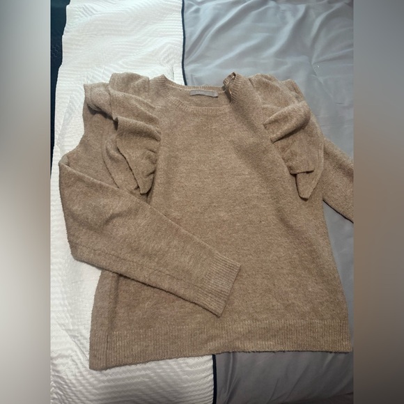 Women's Tan Sweater with Ruffle Detail - RED BY BKE (buckle brand) size MEDIUM - Picture 2 of 6